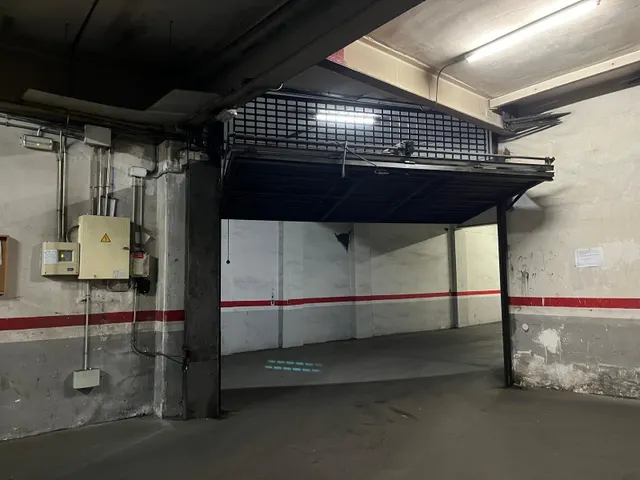 Dos plazas de parking juntas en el centro del Hospitalet de Llobregat — 4