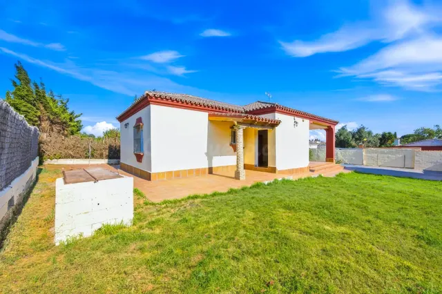 Chalet  Familiar en Zona La Dehesilla;  Tranquila y Accesible — 5