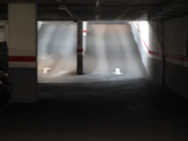 Plaza cohe mediano en calle Corral /Moianès, Barcelona — 7