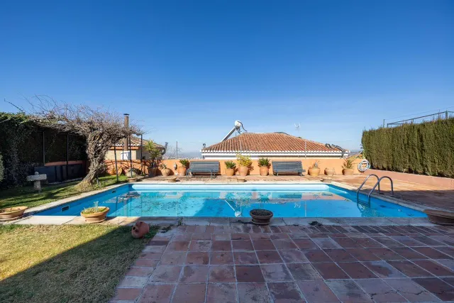 GRAN CASA CON PISCINA EN COLINAS BERMEJAS, MONACHIL — 48