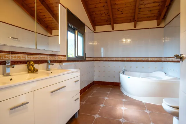 Casa con piscina y vistas a la montaña en Mas Borràs — 27