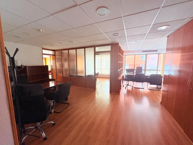 OFICINA EN AVD. ESPAÑA — 7