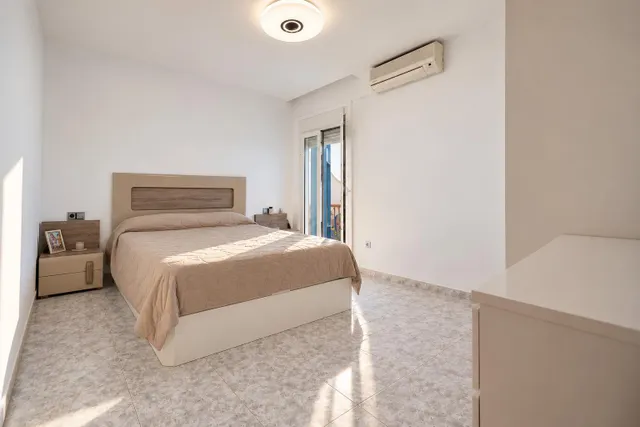 Casa en Reus con garaje para 4 coches, terraza y barbacoa — 25