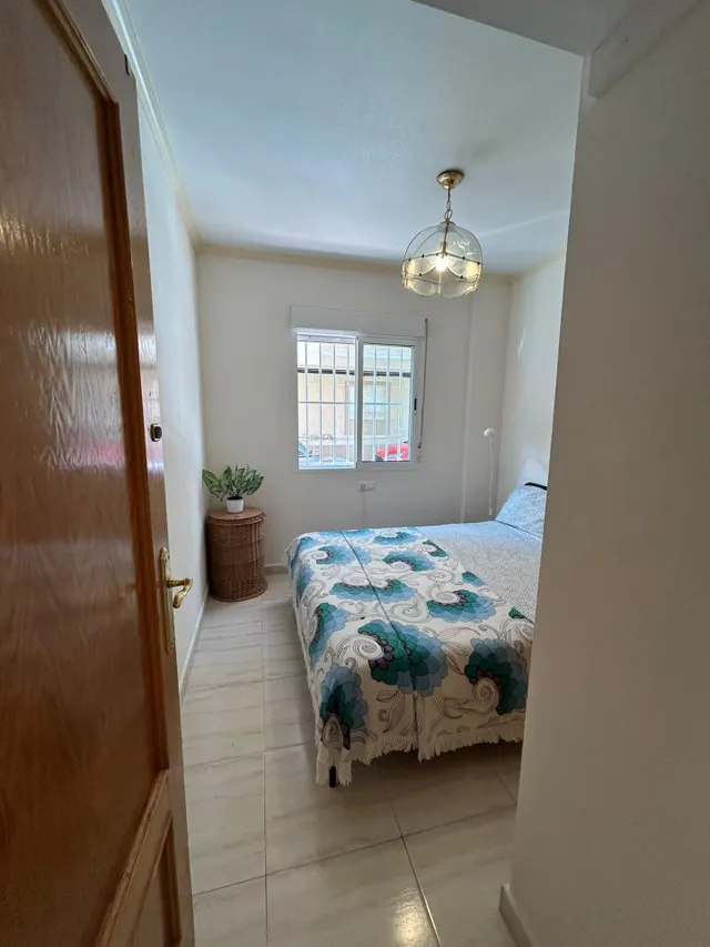 Apartamento cerca del mar, Alicante, Torrevieja. 2 habitaciones, 73 m2, 200 metros del mar — 20