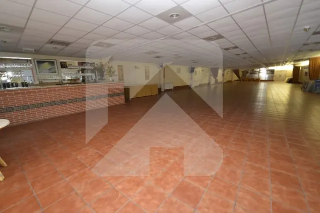 SALÓN PARA EVENTOS CON COCINA Y BARRA — 2
