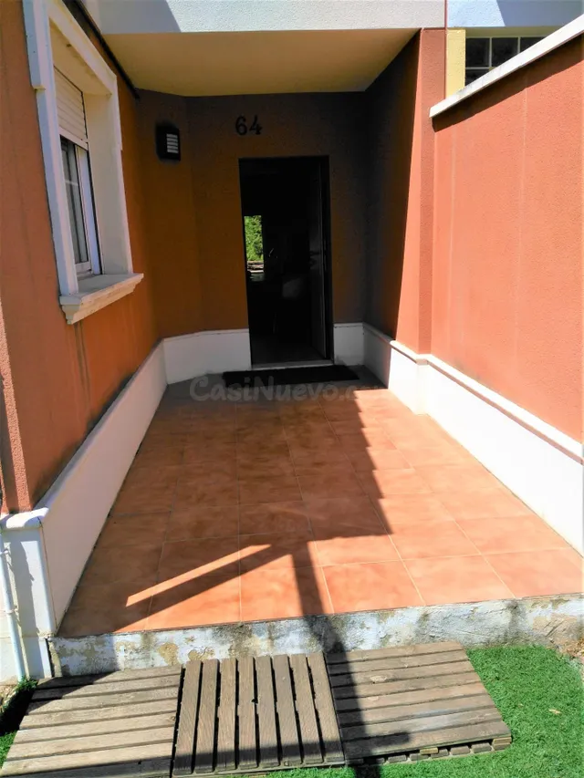 SE ALQUILA BUHARDILLA DE ADOSADO COMPARTIDO.ZONA MASIAS. — 2