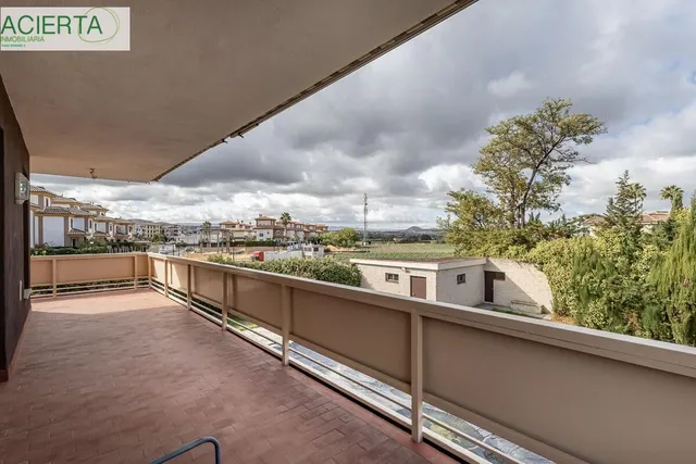 Gran casa con parcela y piscina en Cájar — 6