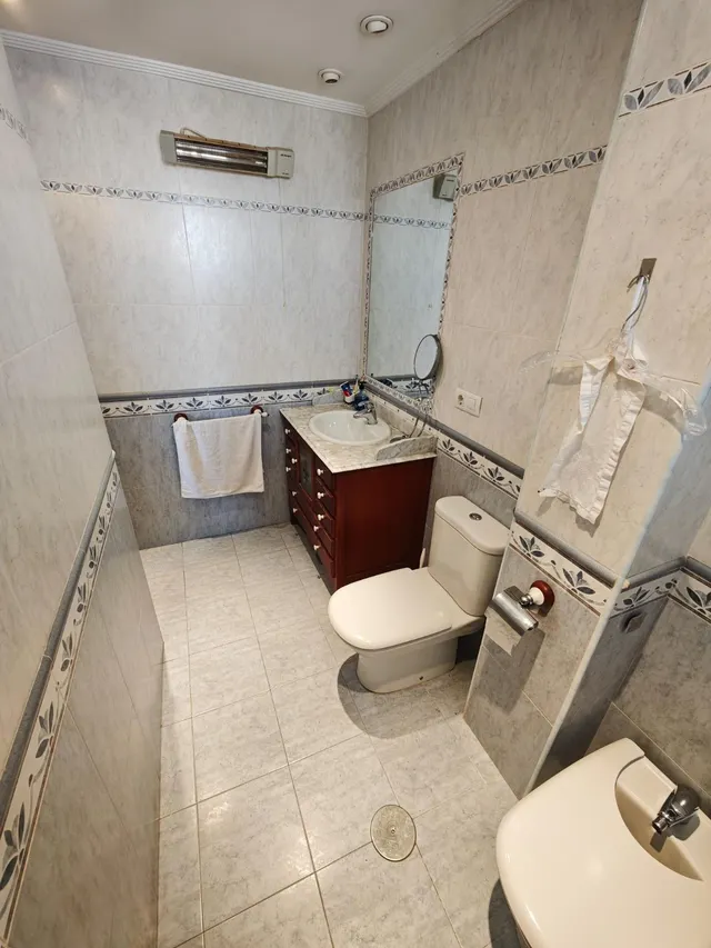 Amplia vivienda de 159 m2 con vistas panorámicas a los dos castillos de Alicante y plaza de garaje — 16