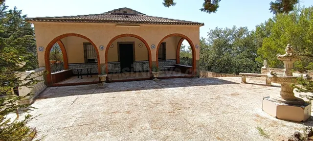 Amplio Chalet en Los Villares con Piscina y Gran Parcela — 5