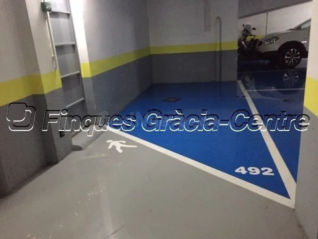 Plaza de parking en venta al lado de la Plaça Catalunya - foto 2