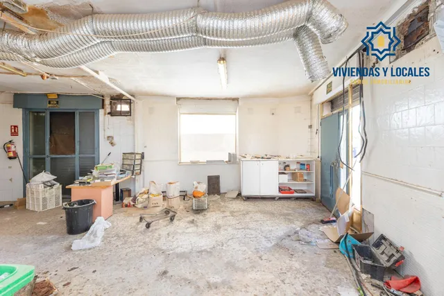 Local + vivienda en Avda. Cadiz — 38