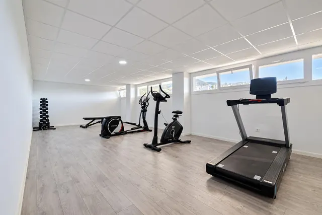 Espectacular piso con vistas al mar en torreblanca, Fuengirola – urbanización con piscinas, spa y gimnasio — 26