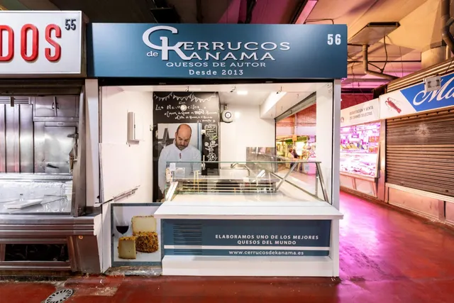 Puesto de 8 metros equipado en el Mercado de la Cebada (Madr - foto 3