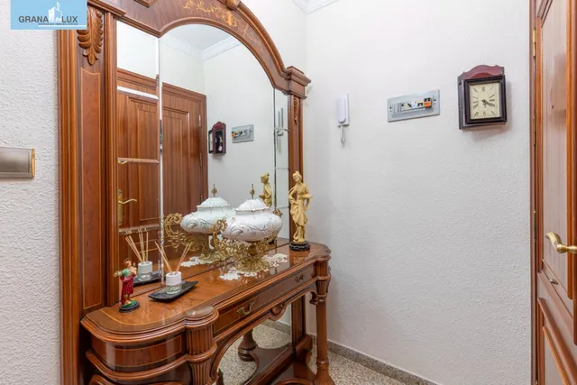 Amplia vivienda de 4 dormitorios con plaza de garaje opcional en Granada — 7