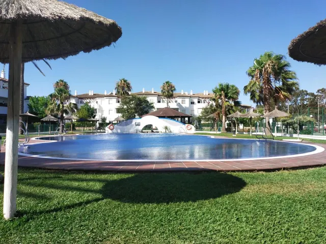 Apartamento en planta baja a 700 metros de la playa La Barro - foto 2