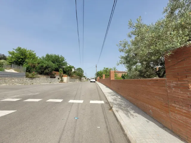 Terreno llano con todos los servicios en El Maset de Masquefa — 19