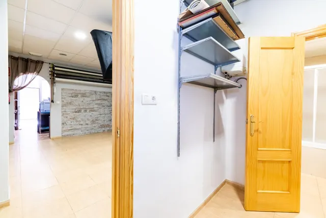 OPORTUNIDAD DE LOCAL COMERCIAL CON POSIBILIDADDADES DE CAMBIO DE USO A VIVIENDA — 13