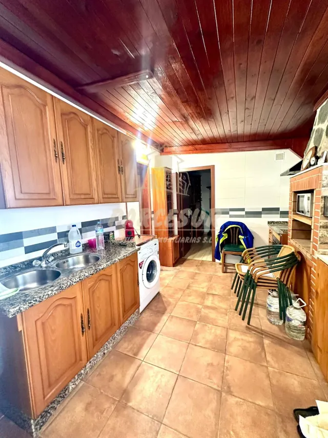 ZONA HIGUERON - Parcela de 1.100m con casita, piscina y tras - foto 4