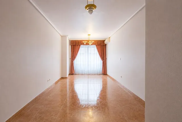 Piso de 3 dormitorios con garaje incluido en el Infante, Murcia — 6