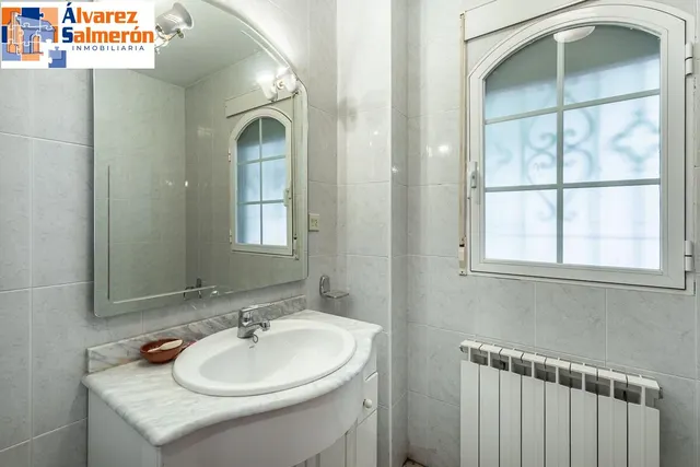 Espectacular Chalet en Ogijares - Ideal para Familias — 32