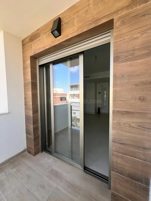 Para estrenar en el centro de Torrevieja, a estrenar! 🏡✨ — 4