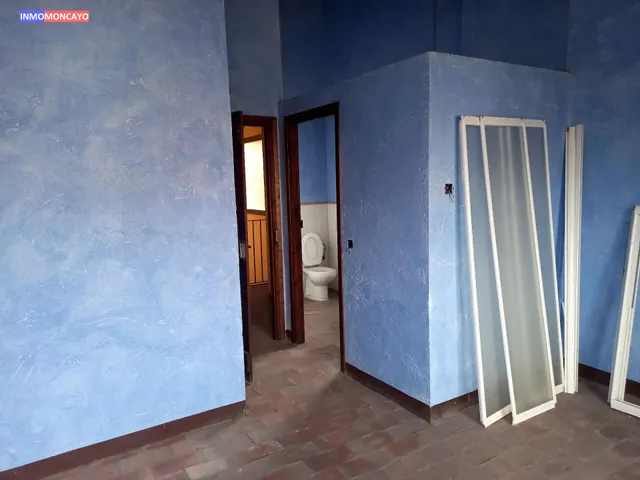 Se vende céntrico hostal-mesón — 25
