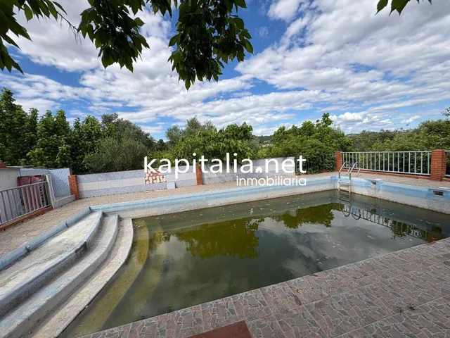 ESTUPENDO CHALET A LA VENTA CON LUZ Y PISCINA A TAN SOLO 5 M - foto 3