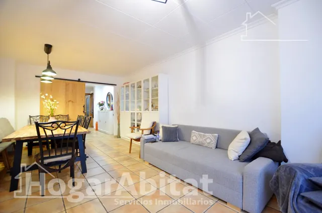 AMPLIA CASA CON TERRAZA Y GARAJE CERCA DE LA PLAYA - foto 2