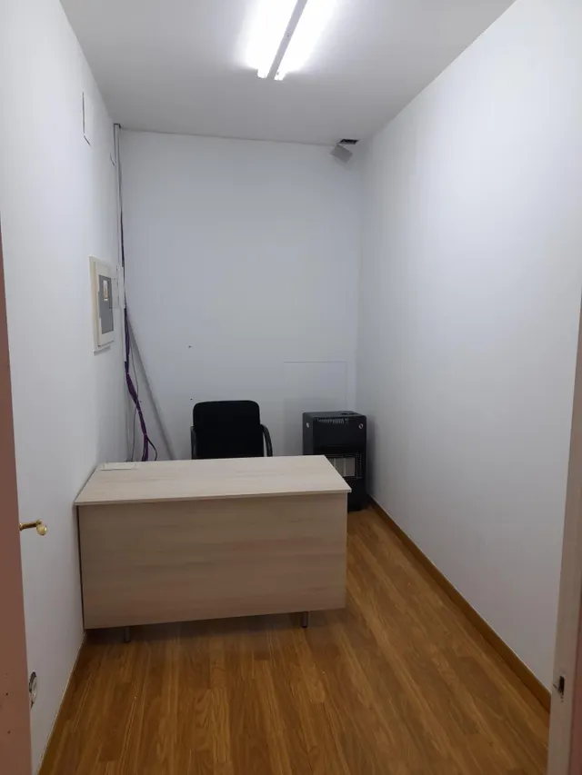 Local comercial con suelos de parquet y aire acondicionado en Cerdanyola sur — 7