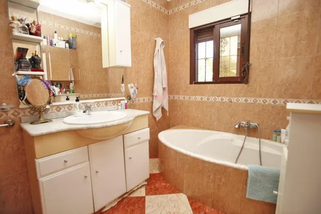 CHALET INDEPENDIENTE CON PISCINA EN LOS ÁNGELES — 28