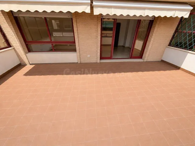 Ático exterior con terraza y garaje opcional en el centro de - foto 4