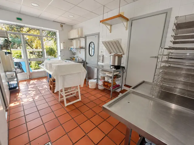 Casa independiente con piscina, porche y jardín en Castilblanco de los Arroyos — 41