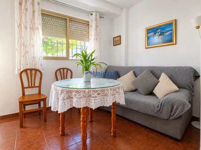 CHALET INDEPENDIENTE · 2 VIVIENDAS · PARCELA DE 422 M2 — 24