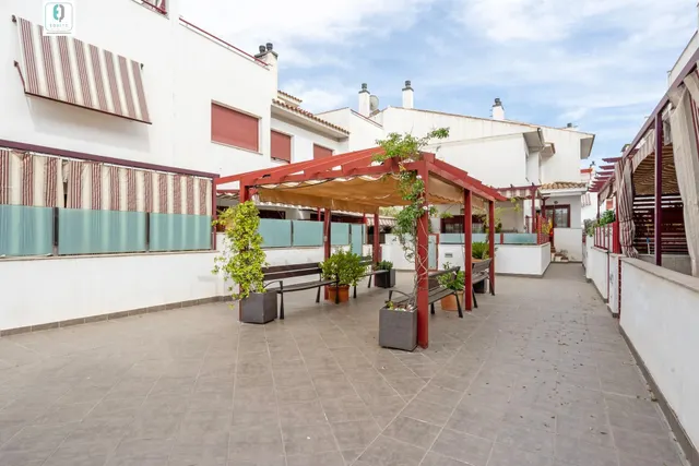 Exclusiva vivienda de 305 m2 construidos aprox junto al centro comercial nevada — 31