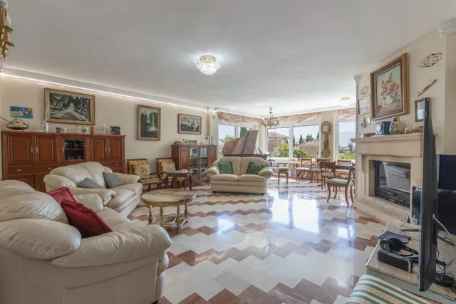 ESPECTACULAR CASA CON PISCINA EN LAS GABIAS — 9