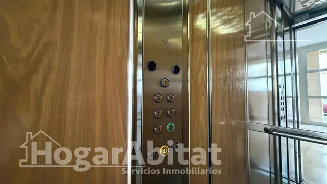 SEMINUEVO Y AMPLIO CON BALCÓN Y ASCENSOR — 29