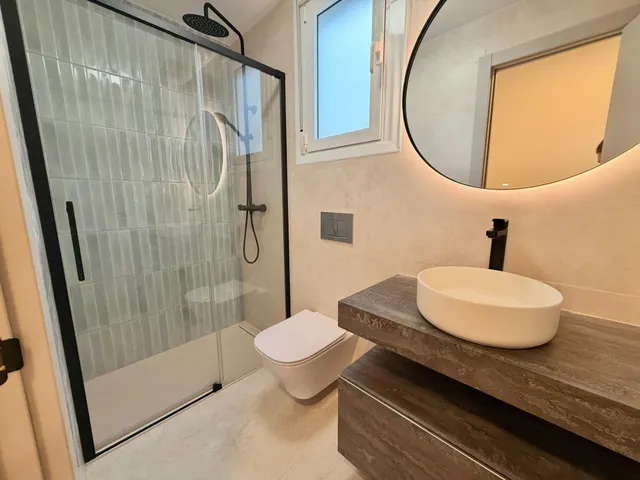 Piso reformado de 3 dormitorios y 2 baños a 200 metros del mar en el centro de Torrevieja — 25