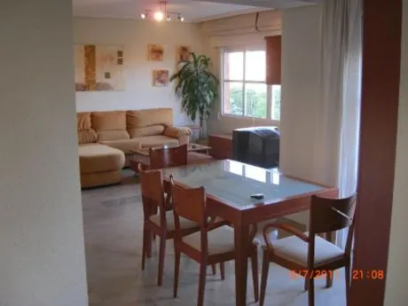 PISO ATICO  DE DOS GRANDES DORMITORIOS, 1 BAÑO, AMPLIO SALÓN, COCINA, TERRAZA DE 19M2, GARAJE Y TRAS — 12