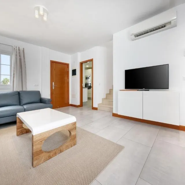 Villa con piscina privada y gran potencial en Playa Blanca — 8