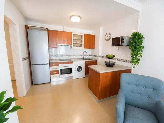 EXCLUSIVO PISO EN ALQUILER CON VISTAS AL MAR EN SABINILLAS L - foto 3