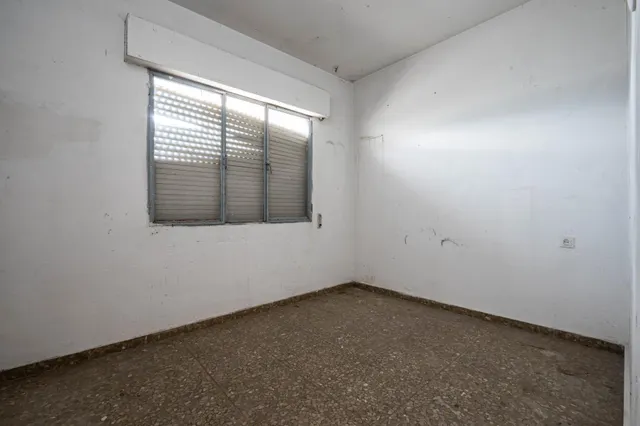 SE VENDE CASA CON UNA PARCELA DE 518 m2 (EN EL CENTRO DE LOS OGÍJARES). — 40