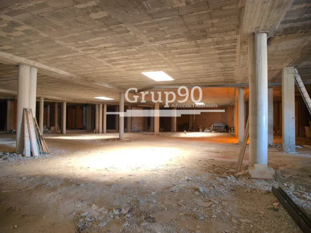 LOCAL COMERCIAL DE MÁS DE 5.000M2 EN LLEIDA — 12