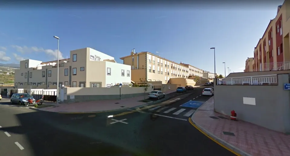 Llano camello. Piso 2 habitaciones,  terraza  y 2 plazas garaje.