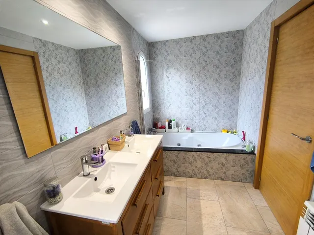 Precioso chalé unifamiliar aislado con piscina y amplio garaje — 29