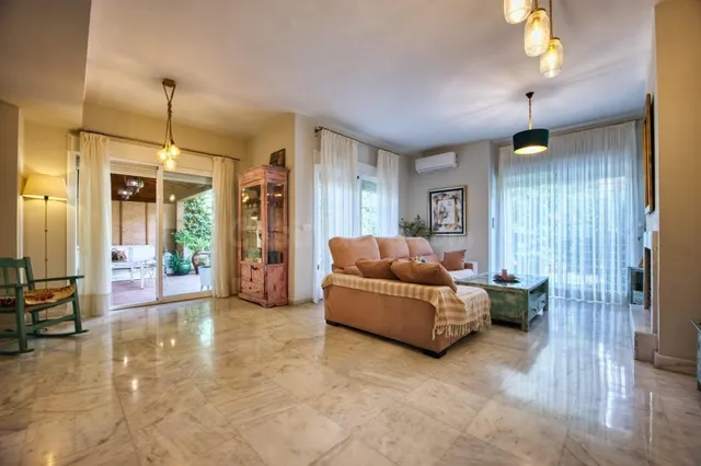 Exclusividad y Espacio en la mejor ubicación de Espartinas - foto 3