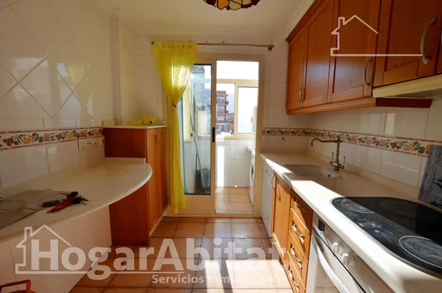 ¡En pleno centro! Impecable, exterior y luminoso con garaje y ascensor, todo amueblado — 8