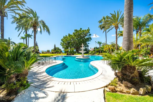 Chalet 14 habitaciones 2100m² en venta - Marbella — 11