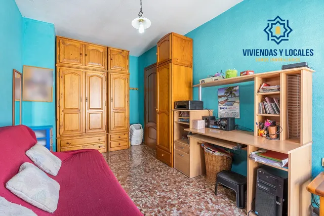 PRECIOSA CASA ADOSADA EN EL CENTRO DE PELIGROS — 22