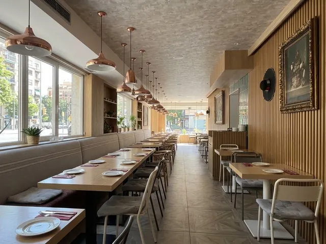 BAR RESTAURANTE con salida de humos y terraza — 25