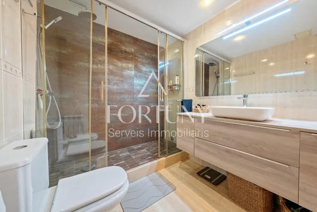 Casa adosada en venta en Passatge de Montbrió del Camp, Reus. — 22